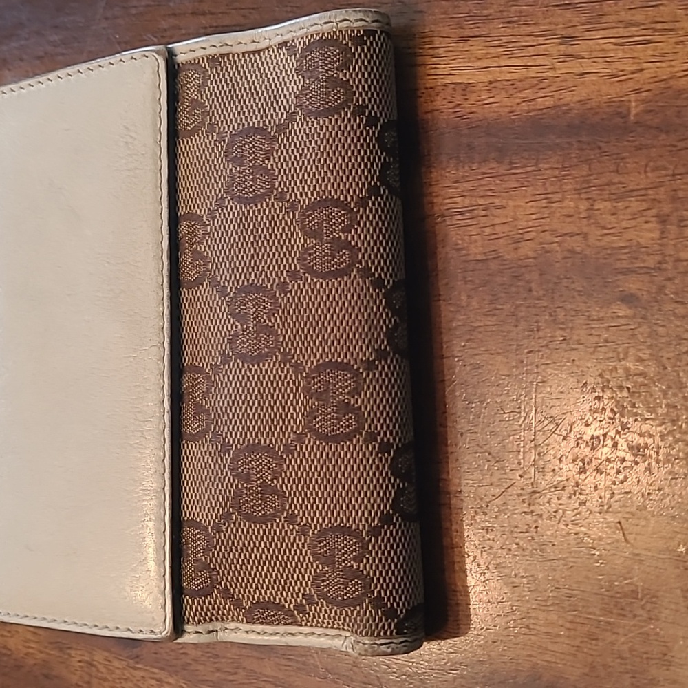 Gucci Bifold Monogram Snap Wallet - Picture 7 of 13
